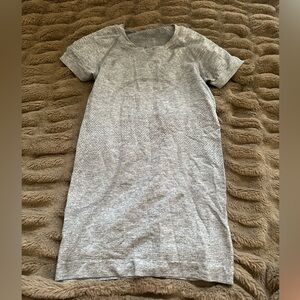 Lululemon Swiftly Tech Short Sleeve Size 2 Gray